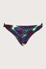 Calzón de bikini con estampado floral en tonos púrpura, verde y marrón, con laterales anudados.