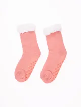 Medias de punto color rosado con interior de corderito sintético blanco y suela con puntos antideslizantes de silicona.