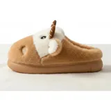 Pantuflas de peluche con diseño de vaca, confeccionadas en piel sintética suave. Cuentan con suela de goma antideslizante y diseño abierto en el talón.