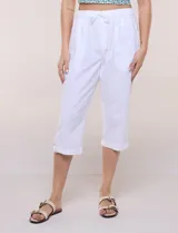 Pantalón capri de algodón a rayas verticales en tonos azul, celeste y blanco, con cintura elastizada, cordón de ajuste frontal y bolsillos aplicados.
