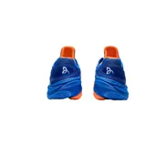 Championes de tenis Asics Court FF 3 Novak Clay, diseñados para alto rendimiento en canchas de polvo de ladrillo. Presentan un diseño en color azul vibrante con detalles en naranja en la suela y el interior, y el logo de la marca en blanco en el lateral.
