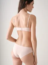 Bralette negro de microfibra con corte láser, sin aro, con copas removibles y breteles ajustables. Cierre posterior con broche de múltiples posiciones.