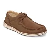 Zapato bajo Birkenstock modelo Pasadena, confeccionado en cuero nobuk color marrón oscuro, con cordones y suela de goma en contraste.