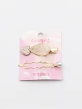Set de dos broches para el pelo dorados. Uno es un clip con forma de corazón con apliques de perlas y el otro es un pasador con una perla grande en el extremo.