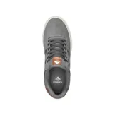 Championes de skate Emerica modelo Tilt G6 Vulc, color gris con detalles en marrón y suela blanca. Confeccionados en gamuza con paneles perforados para mayor ventilación y refuerzo en el talón.