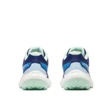 Championes de trail running Merrell modelo Nova 4, color azul con detalles en celeste y entresuela blanca. Presentan parte superior de malla transpirable con refuerzos de TPU, sistema de cordones y suela de goma resistente con tacos para mayor tracción.