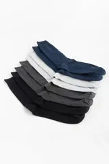 Pack de cuatro pares de medias de media caña en colores surtidos: negro, gris oscuro, gris claro y azul marino.