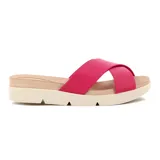 Sandalias Beira Rio de mujer, color negro, con diseño de tiras cruzadas en el empeine y suela de plataforma plana con estrias.