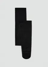 Medias negras de tejido fino con diseño de plumeti, confeccionadas en una mezcla de poliamida y elastano para mayor elasticidad y ajuste.