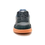 Sneaker Caterpillar modelo Pause Retro, de diseño urbano con combinación de cuero napa y gamuza en color negro. Presenta detalles en azul en los laterales y el interior, con una suela de goma color naranja con textura hexagonal y logo grabado.