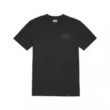 Remera negra de manga corta con logo de Etnies en el pecho y estampado de Santa Cruz en la espalda.