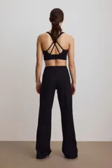 Leggings deportivos negros de corte amplio con tecnología SoftMove™ y DryMove™, de tiro alto y cintura ancha.