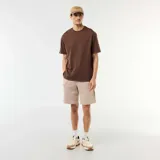 Bermuda de felpa ligera en color beige, con cintura elastizada y bolsillos laterales.