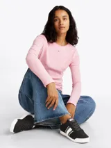 Zapatillas Tommy Jeans de corte bajo, color negro con detalles en blanco y plateado. Capellada de poliéster con paneles de malla y ante.