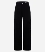 Pantalón cargo marrón de tiro alto con bolsillos laterales y traseros.