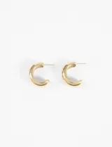 Aros tipo argolla de acero quirúrgico hipoalergénico color dorado.