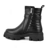 Bota corta negra de cuero sintético con hebilla decorativa y suela track.