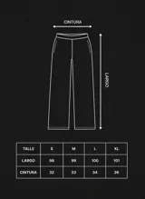 Pantalón de corte recto y estilo oversize, color tostado. Presenta bolsillos laterales y detalle de bordado en la parte inferior de la pierna. Confeccionado en tejido de algodón con elastano.