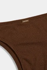 Bombacha de bikini amarilla de tiro bajo, con diseño clásico de cobertura moderada.