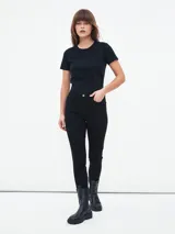 Pantalón jean skinny color azul claro.