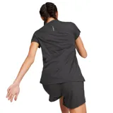 Remera deportiva Puma de manga corta con tecnología dryCELL que absorbe la humedad. Presenta un diseño jaspeado en color lila, cuello redondo y el logo del felino de la marca estampado en el pecho.