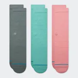 Pack de tres pares de medias tipo crew de la marca Stance, modelo Icon. Incluye un par gris, un par turquesa y un par rosado, todos con el logo bordado característico de la marca y una línea horizontal en el empeine.