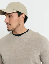 Sweater de punto con escote en V y manga larga, confeccionado en tejido acrílico con textura suave.