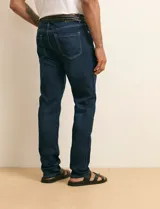 Pantalón de jean azul corte slim de cinco bolsillos, con diseño clásico y acabado deslavado.