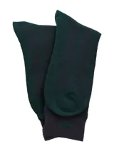 Medias de caña media confeccionadas en fibra de bambú, con diseño liso en color verde oscuro y detalle de logo bordado en la puntera y el puño.