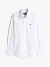 Camisa blanca de vestir Tommy Hilfiger, de corte slim fit, manga larga y cuello clásico. Confeccionada en algodón regenerativo, algodón BCI y elastano. Incluye logo bordado en el pecho.