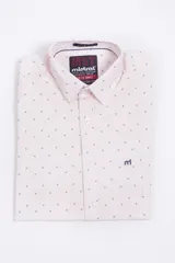 Camisa de manga corta Mistral, corte slim fit, color rosado con estampado de pequeños rombos oscuros. Presenta cuello clásico, cierre frontal con botones y logo de la marca bordado en el pecho.