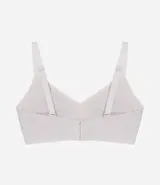 Soutien color marrón con copa desmontable, escote en V, tirantes ajustables y cierre en la espalda.