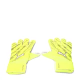 Guantes de arquero Puma modelo Ultra Play, color amarillo neón con detalles en negro y logo de la marca en blanco. Cuentan con cierre de velcro en la muñeca y tecnología Thumbwrap.