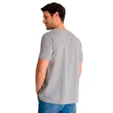 Remera gris de manga corta con cuello redondo y estampado frontal de una máquina Caterpillar con texto "Peoria Illinois" y logo de la marca. Corte clásico.