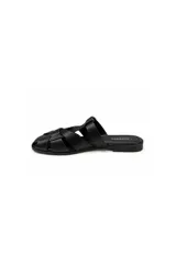 Sandalias planas Paddock modelo Talua, de color beige con diseño de tiras cruzadas estilo romano y hebilla lateral ajustable.