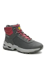 Bota de trekking Caterpillar modelo Surge Hiker, con diseño híbrido entre bota y champión. Presenta una combinación de cuero nubuck en color gris oscuro y paneles de malla técnica en color bordó. Cuenta con suela de goma robusta con tecnología SRX para mayor tracción, entresuela de EVA para amortiguación y sistema de cordones reforzado.