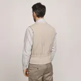 Chaleco reversible Due Volti de corte sastrero, con diseño a cuadros en tonos de gris y cierre frontal con cuatro botones oscuros.