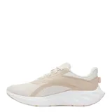 Championes deportivos Under Armour modelo W Ascend, color blanco con detalles en beige. Presentan una capellada de malla transpirable con refuerzos sintéticos y una entresuela blanca de amortiguación.