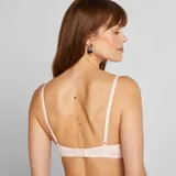 Sujetador rosa pálido de encaje con relleno, con aros y tirantes finos ajustables.