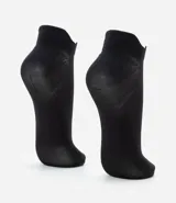 Kit de dos pares de medias invisibles deportivas blancas, confeccionadas en poliamida.