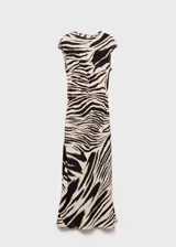 Vestido midi de corte recto con estampado de cebra, cuello redondo y mangas cortas. Confeccionado en tejido elástico con cierre de botón en la parte posterior.