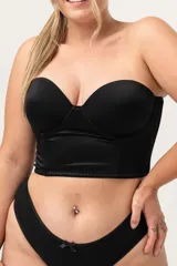 Corset corto negro con copa, relleno interior y aro. Breteles desmontables regulables. Ganchos dobles en espalda, reforzados.