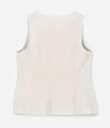 Chaleco color crudo confeccionado en viscolino, con escote en V, botones color carey y bolsillos delanteros.