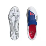Championes de fútbol Adidas Predator Club FG/MG, color blanco con lengüeta azul plegable y detalles en negro y rojo.