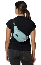 Riñonera negra de la marca JanSport, modelo Fifth Avenue, con parche frontal de la marca y cierres metálicos.