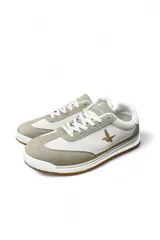 Championes deportivos Santa Barbara modelo Roam Summer, color beige y blanco con suela de goma marrón.