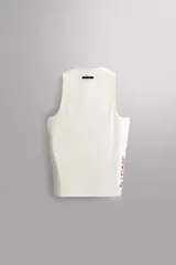 Musculosa deportiva de running en tejido ligero y perforado de color marrón, con cuello redondo y diseño sin mangas.