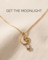Collar de bronce con cadena fina y dije colgante en forma de luna con incrustación de circonia.