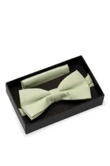 Moña con pañuelo color verde agua, con textura acanalada. Incluye pañuelo de bolsillo haciendo juego.