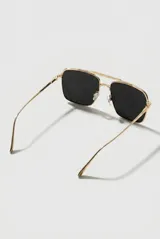 Lentes de sol Airframe con armazón metálico dorado de diseño cuadrado y doble puente, con micas oscuras y protección UV400.